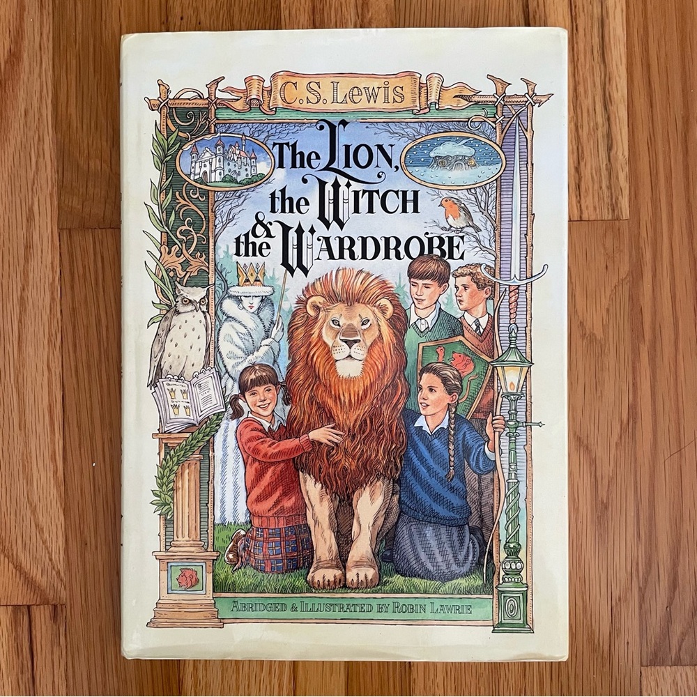 The Lion The Witch and the Wardrobe Illustrated Abridged Version by Robin Lawrie